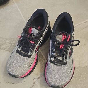 Brooks Women's Athletic Shoes in Gray and Pink